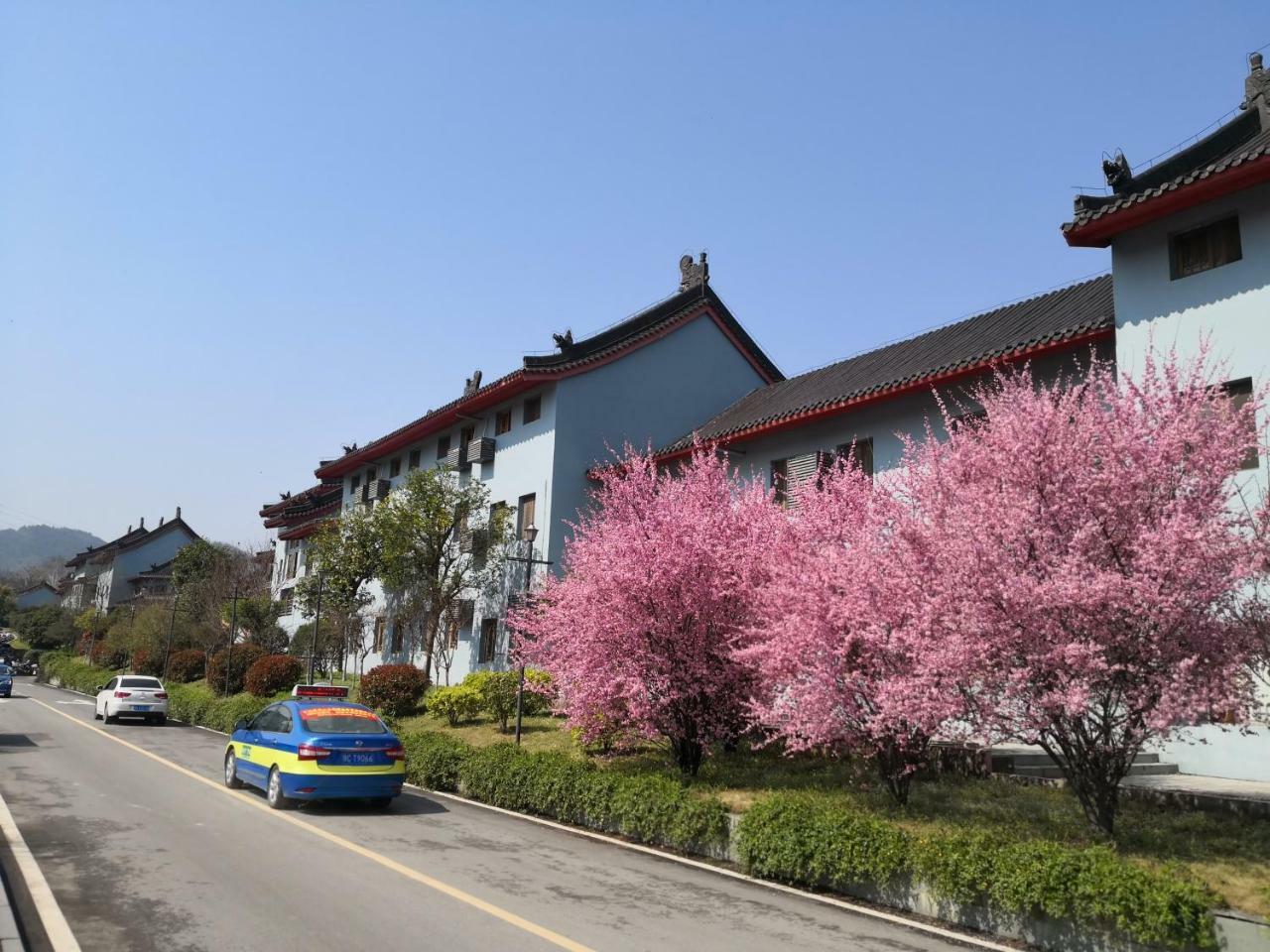 Wudangshan Yinjie Holiday Hotel Danjiangkou Dış mekan fotoğraf
